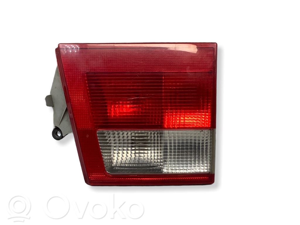 Saab 9-5 Aizmugurējais lukturis pārsegā 