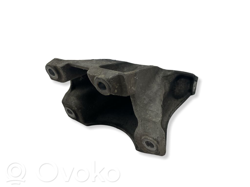 Porsche Cayenne (92A) Engine mounting bracket 