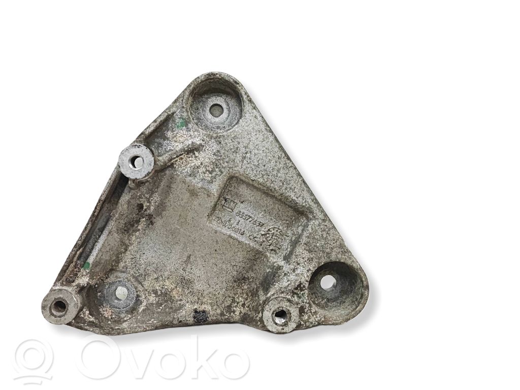 Engine mounting bracket   55577637