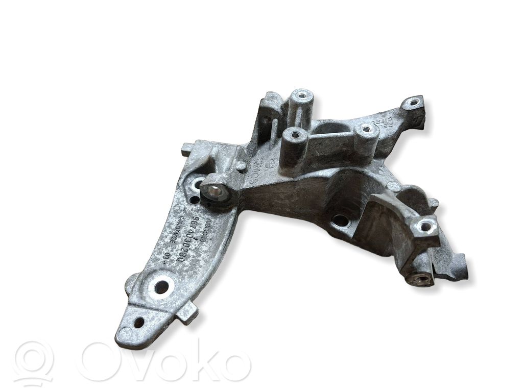 Engine mounting bracket   9674030280