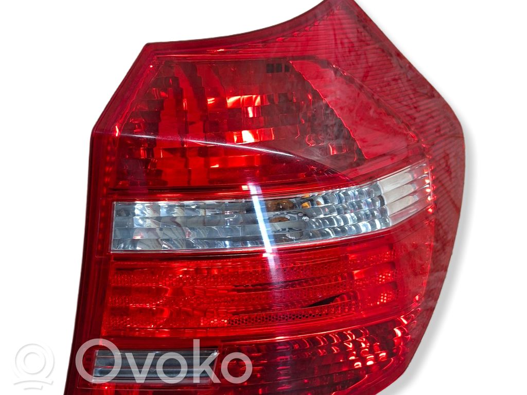 BMW 1 E81 E87 Aizmugurējais lukturis virsbūvē 