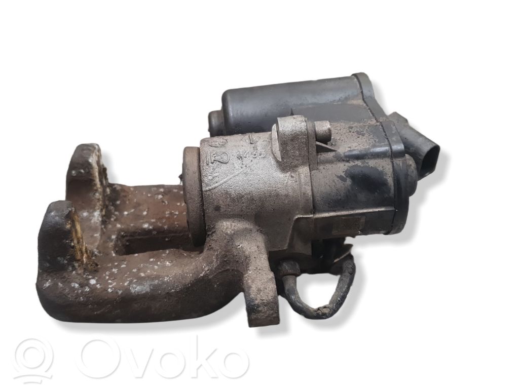 Volkswagen PASSAT B6 Tylny zacisk hamulcowy 