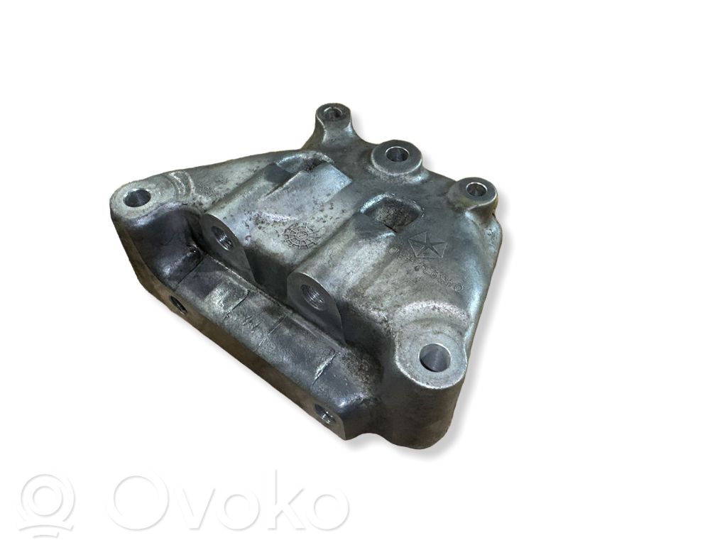 Chrysler Pacifica Engine mounting bracket 
