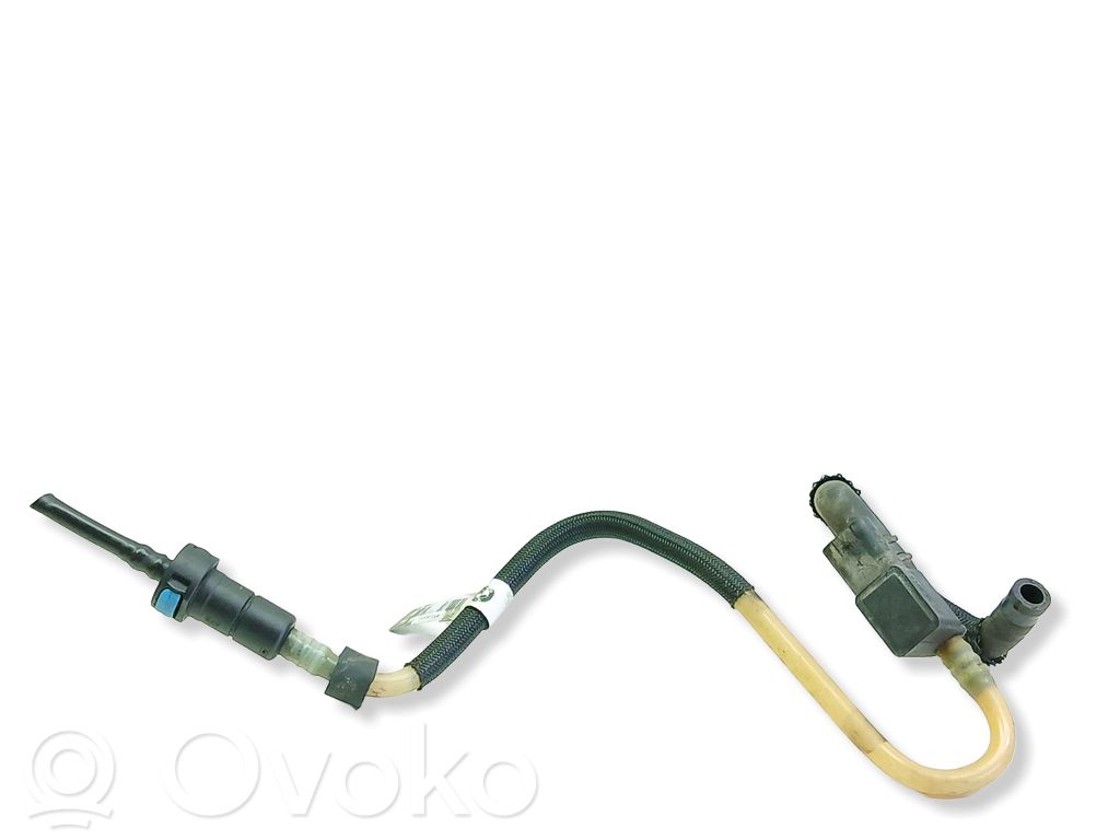 BMW 1 E82 E88 Fuel line pipe 