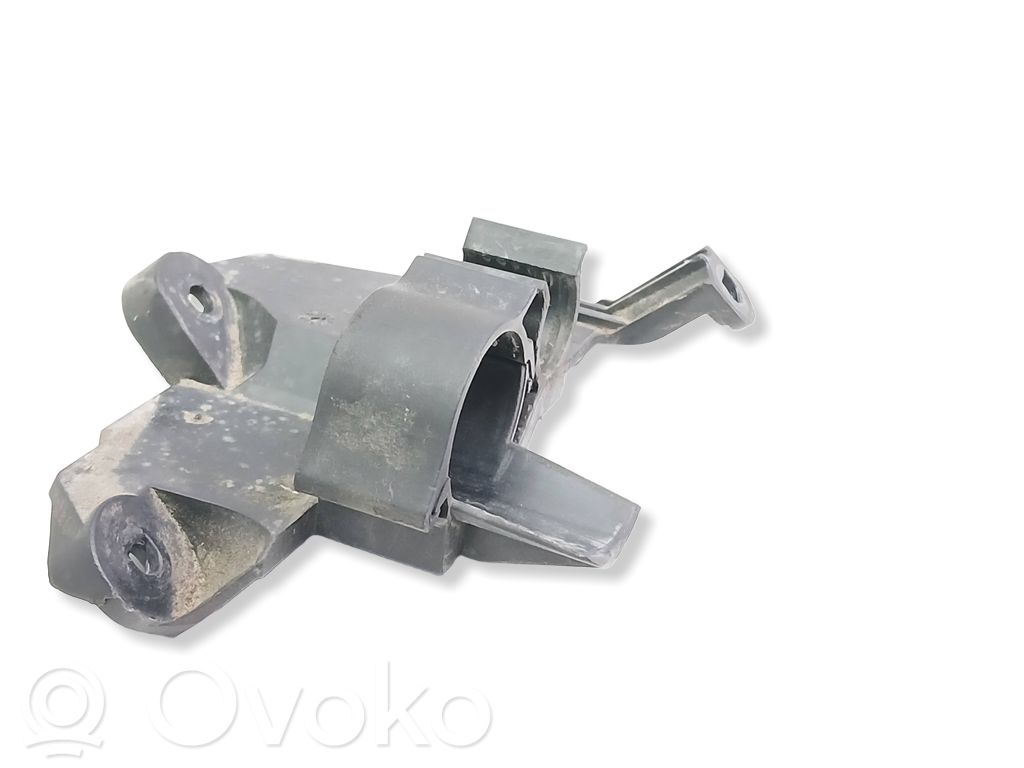BMW 1 E82 E88 Kita variklio skyriaus detalė 
