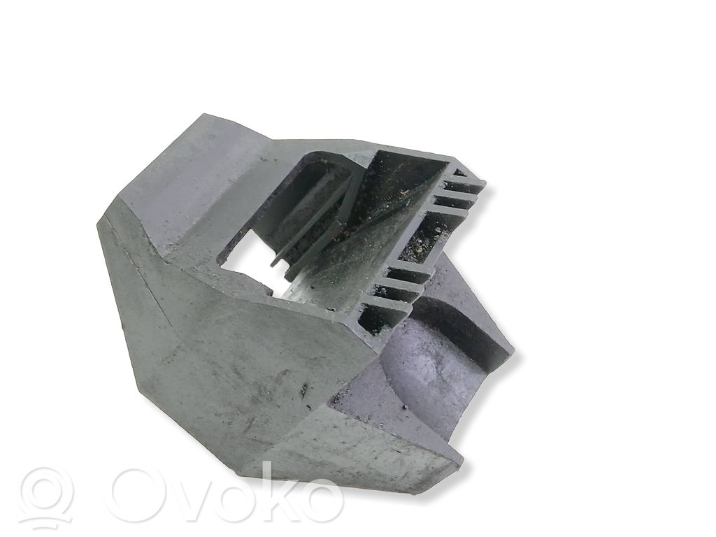 Radiator mount bracket   1436264