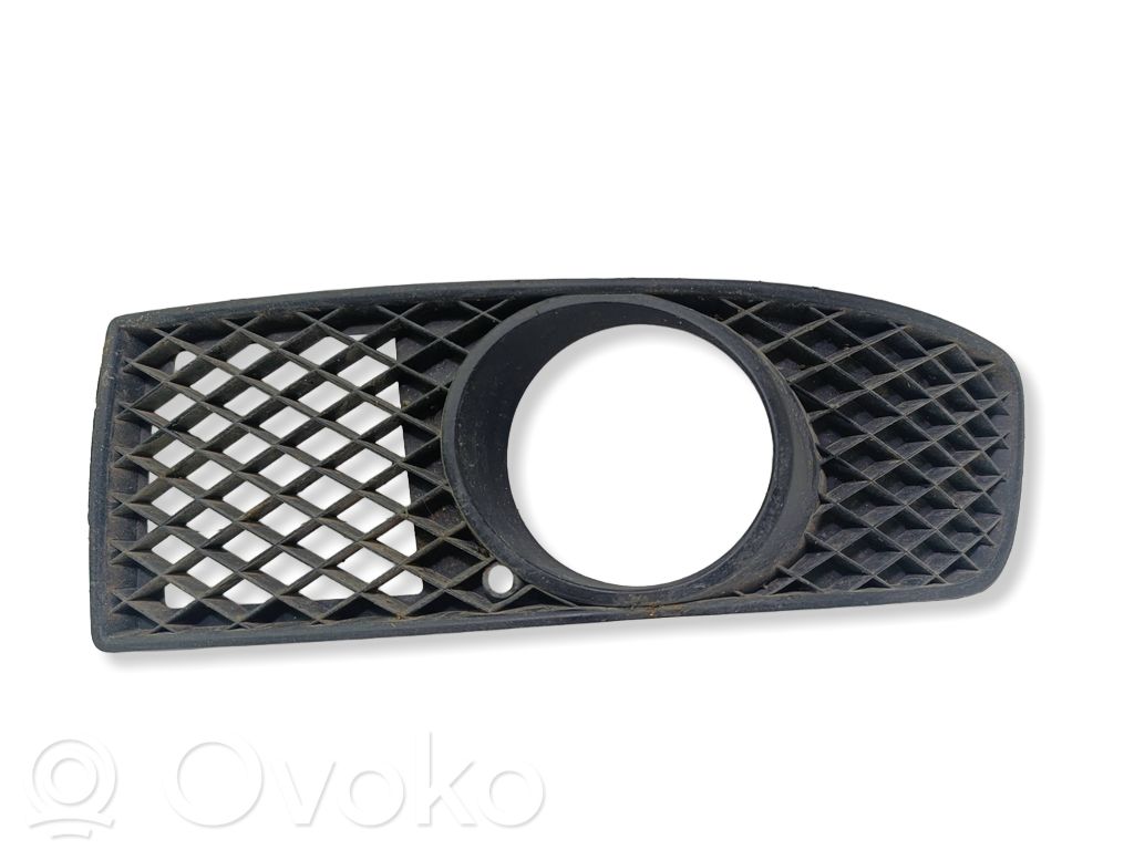 Volkswagen Polo III 6N 6N2 6NF Front bumper lower grill 