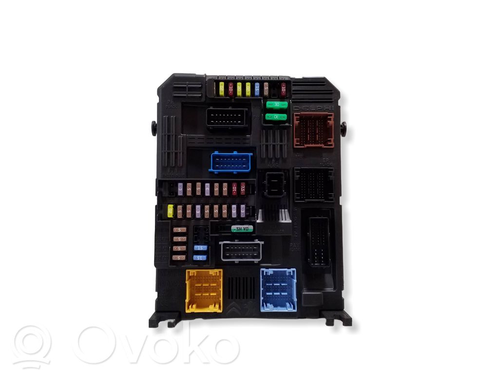 Opel Mokka B Fuse module 