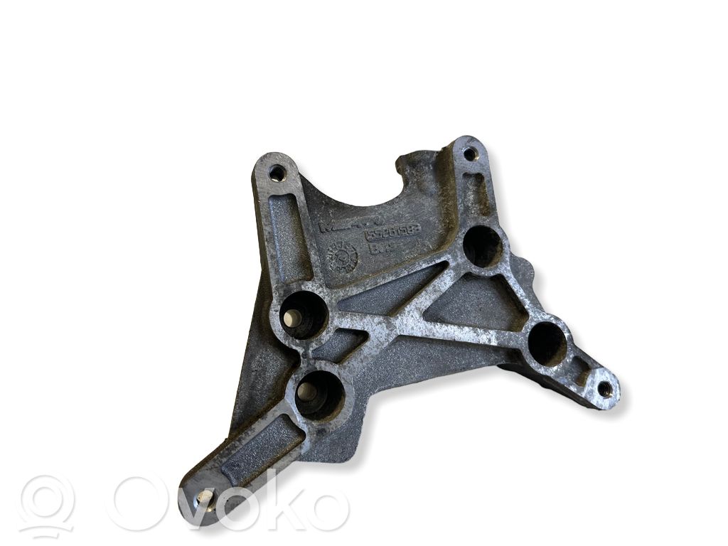 Jeep Cherokee Engine mounting bracket 