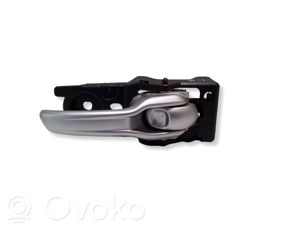 Jeep Cherokee KL Manecilla interna puerta trasera 