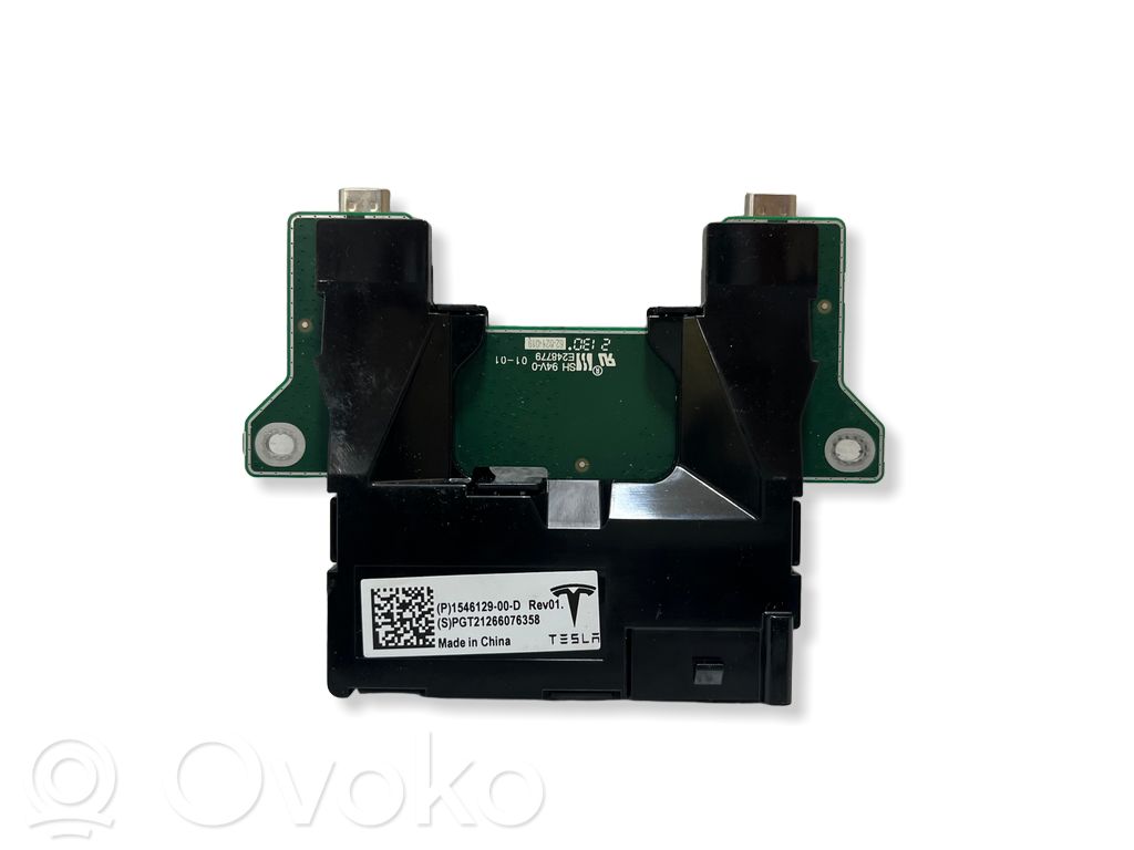 Tesla Model 3 Enchufe conector USB 