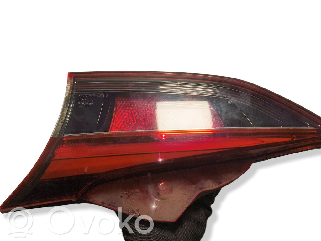 Audi Q7 4L Lampy tylnej klapy bagażnika 