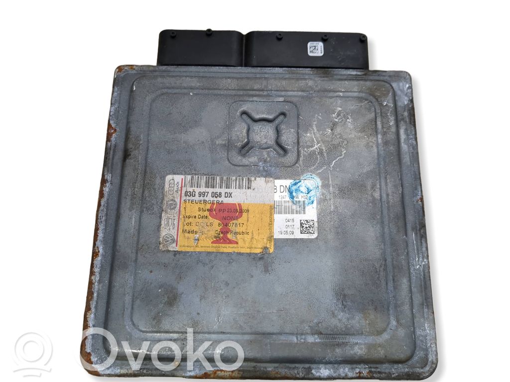 Volkswagen PASSAT B7 Engine control unit/module 