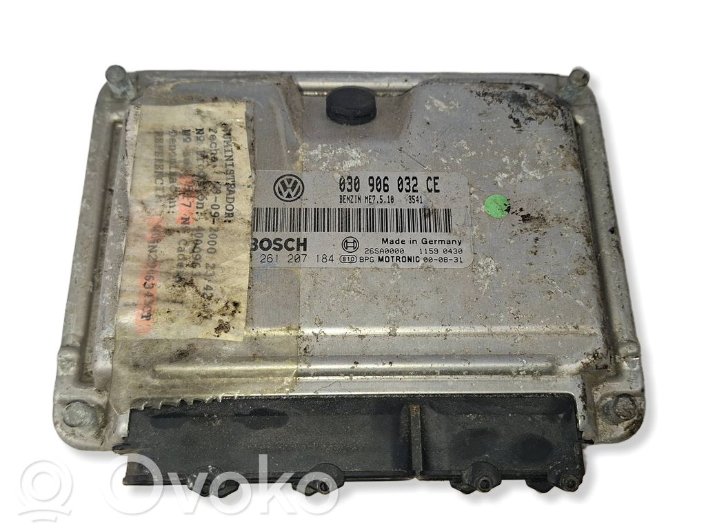 Volkswagen PASSAT B7 Engine control unit/module 