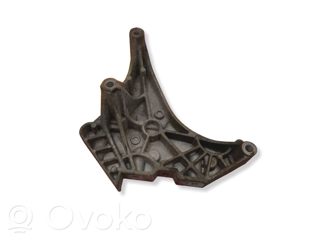Volkswagen Tiguan Engine mounting bracket 
