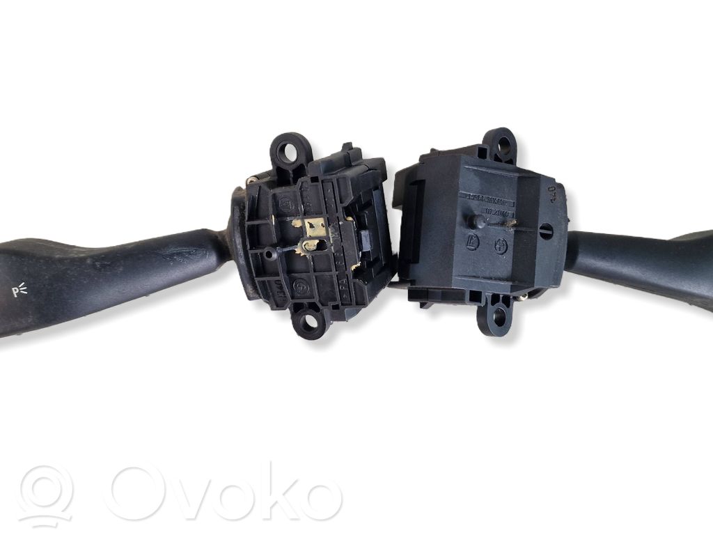 Wiper turn signal indicator stalk/switch