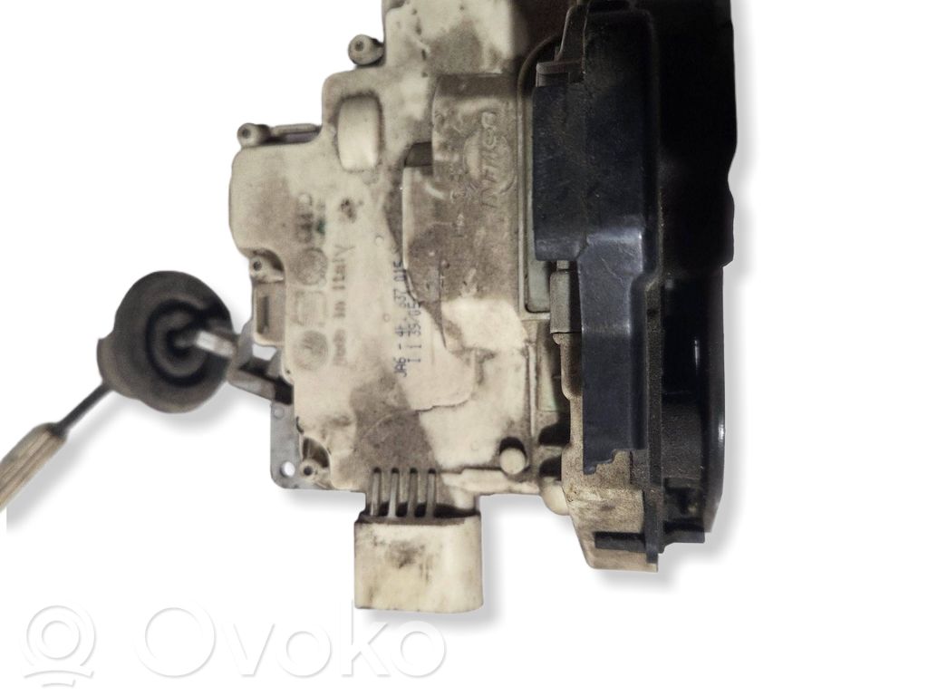 Audi A6 S6 C6 4F Priekšpusē slēdzene 