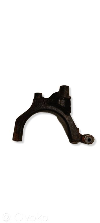 Engine mounting bracket   04L425