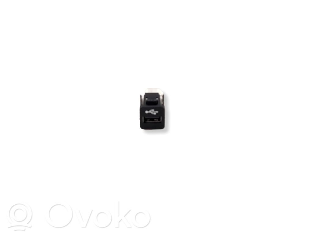 BMW 7 G11 G12 USB socket connector 