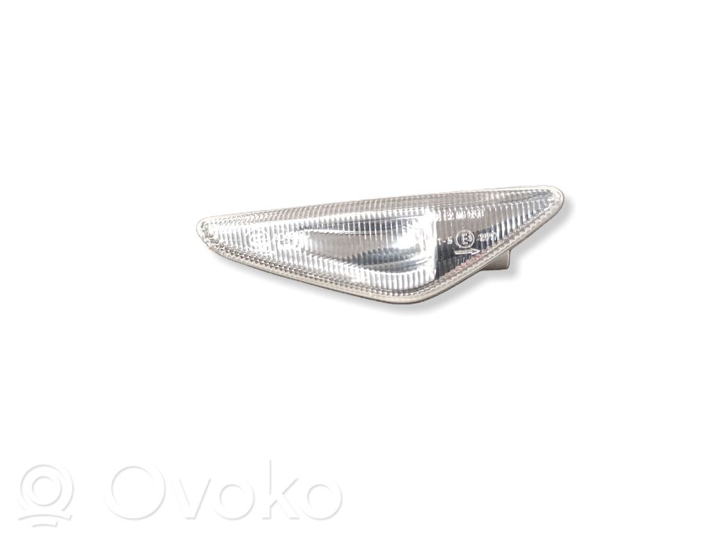 Front fender indicator light   7171008