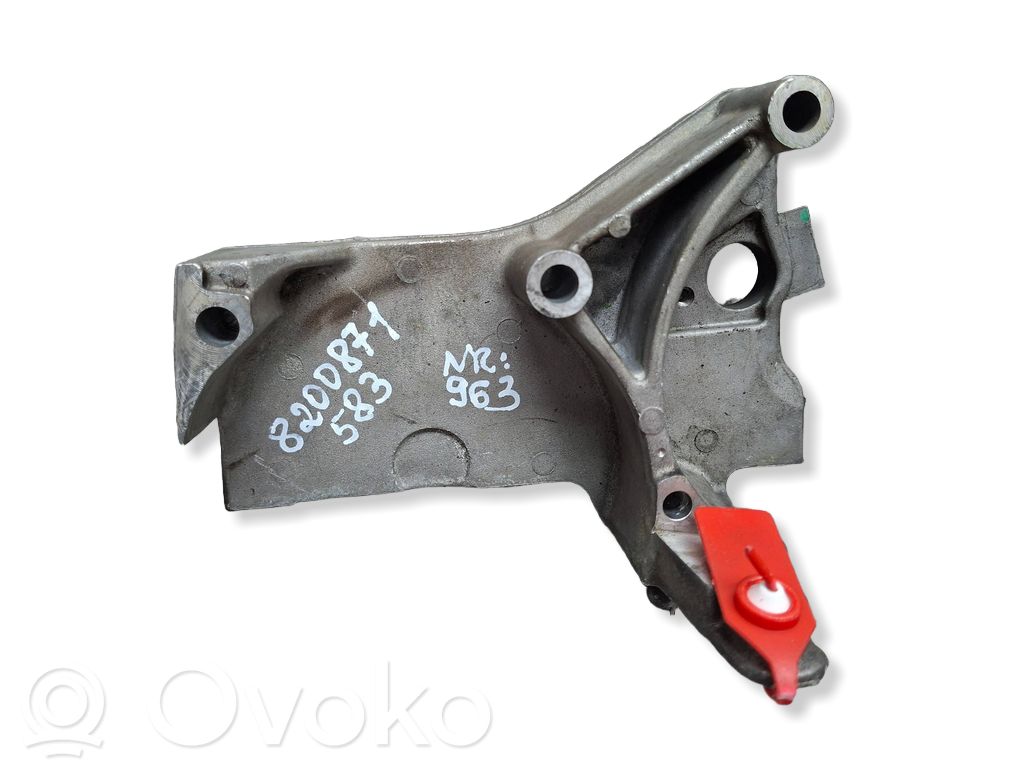Renault Megane III Engine mounting bracket 