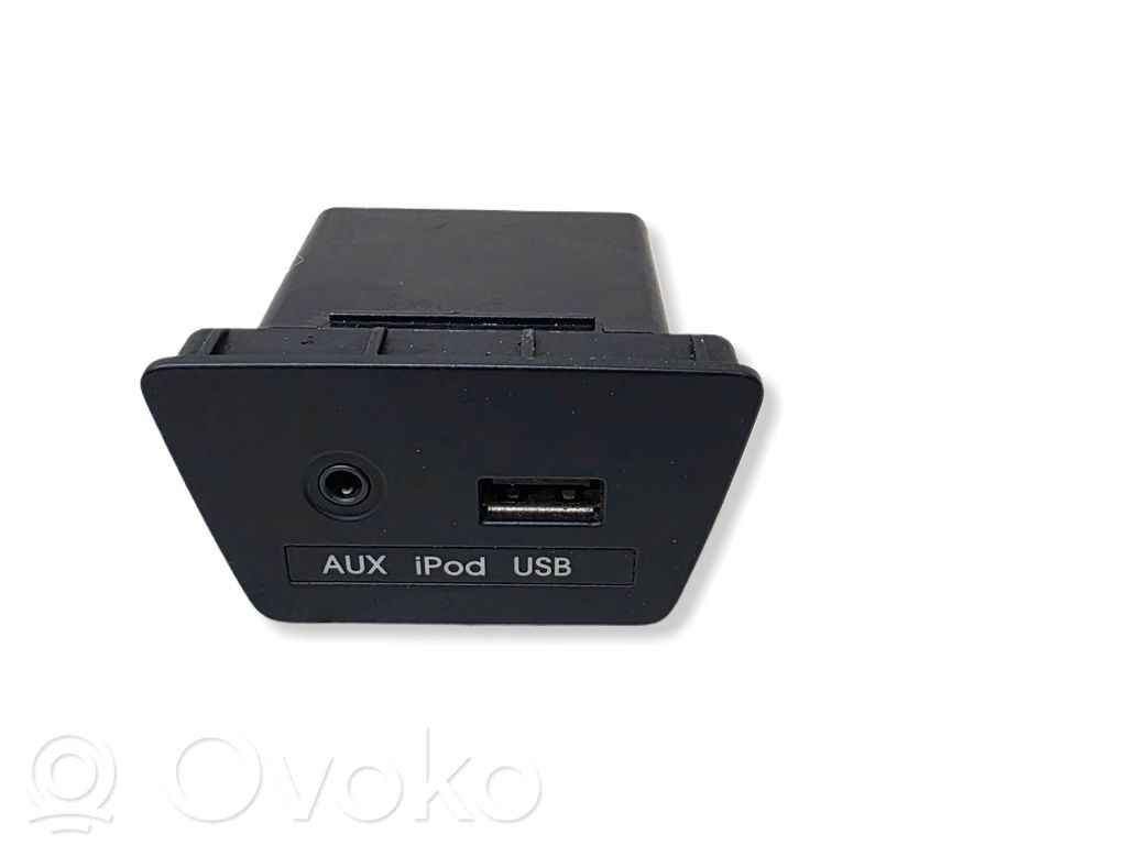 Enchufe conector USB   961102S000TAN
