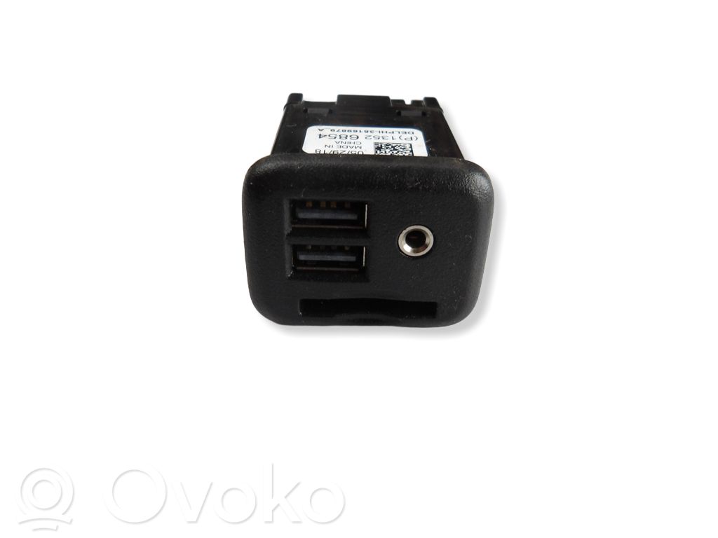 Opel Insignia B Enchufe conector USB 