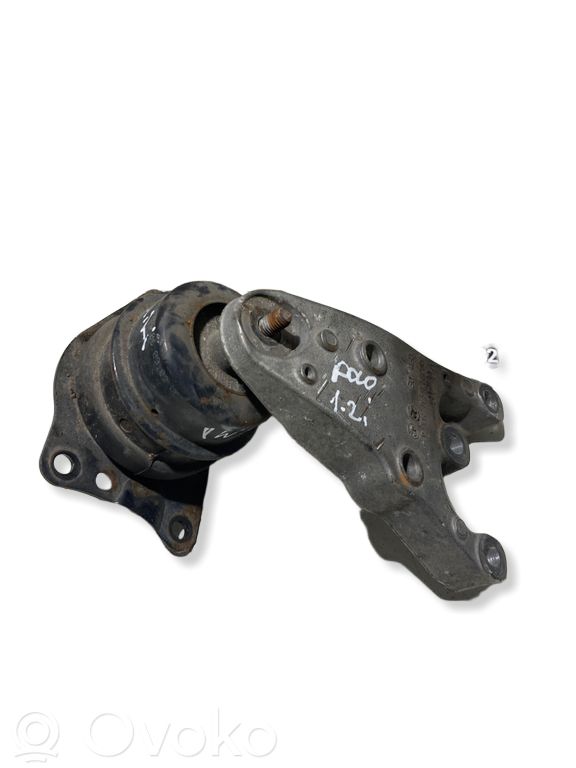 Volkswagen Polo Engine mount bracket 