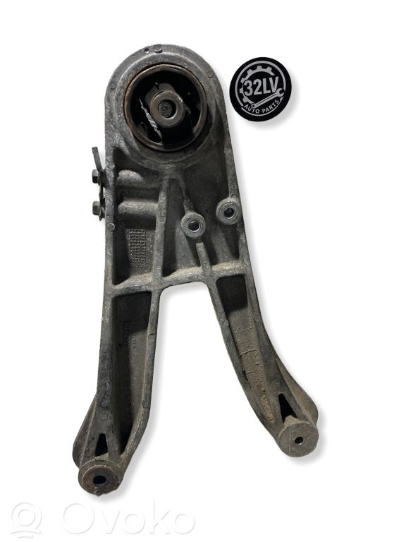 Volvo V70 Engine mounting bracket 