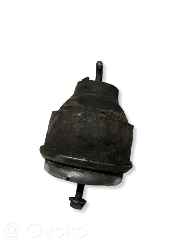 Audi A4 S4 B5 8D Engine mount bracket 