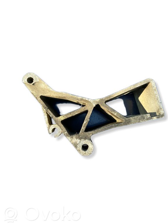 Volvo V70 Engine mounting bracket 