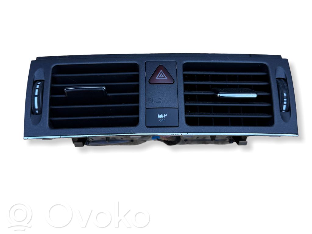 Mercedes-Benz C W204 Dysze / Kratki środkowego nawiewu deski rozdzielczej 
