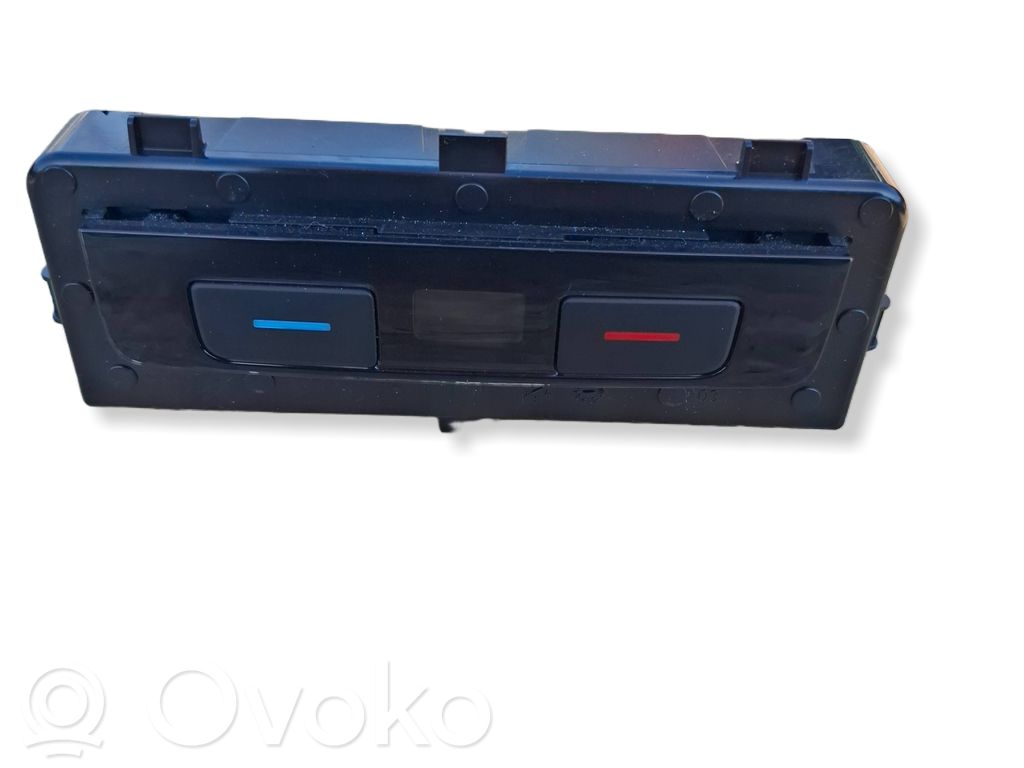 Volkswagen PASSAT B8 Panel klimatyzacji 