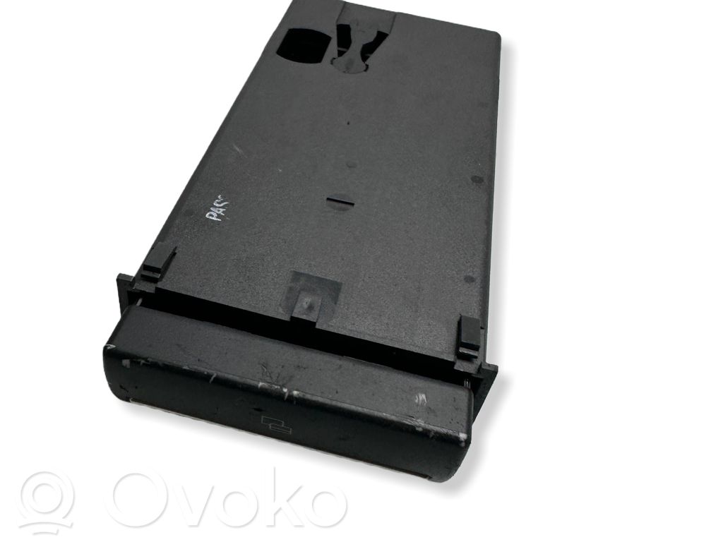 Audi A3 S3 8P Dashboard storage box/compartment 