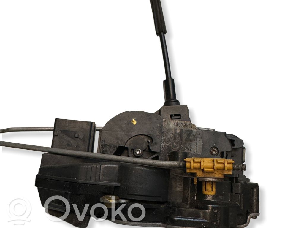 Opel Insignia A Front door lock 