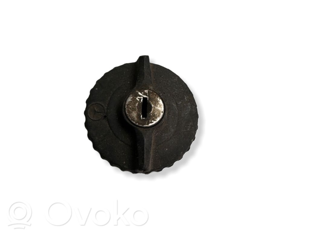 Mercedes-Benz W123 Fuel tank filler cap 