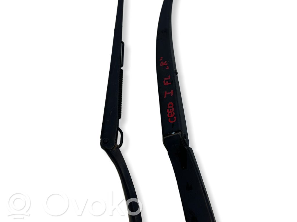 KIA Ceed Front wiper blade arm 