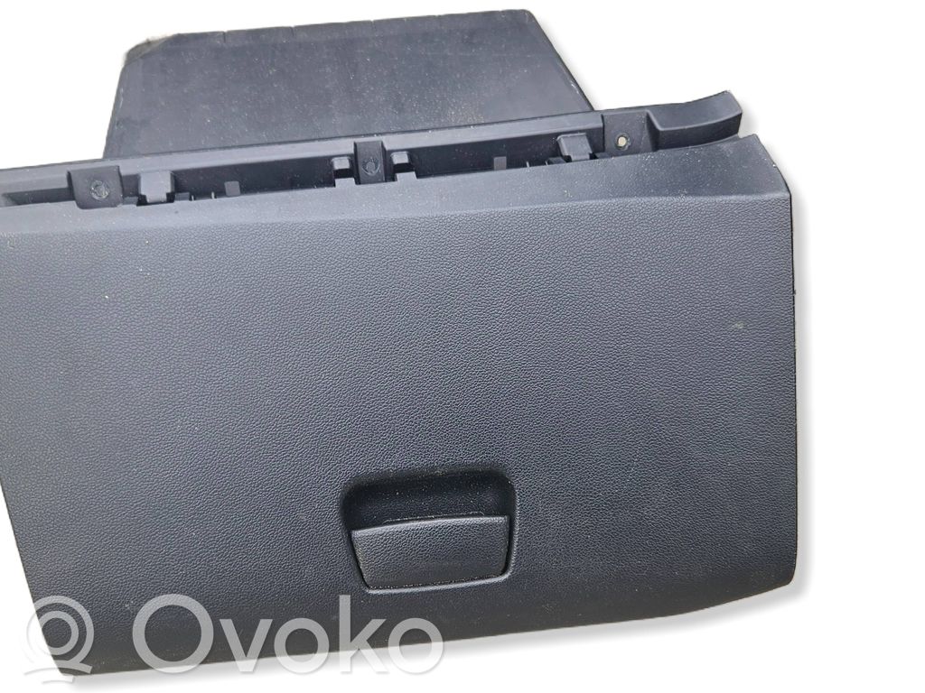KIA Rio Glove box 