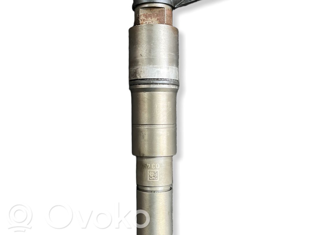 Fuel injector   7792721