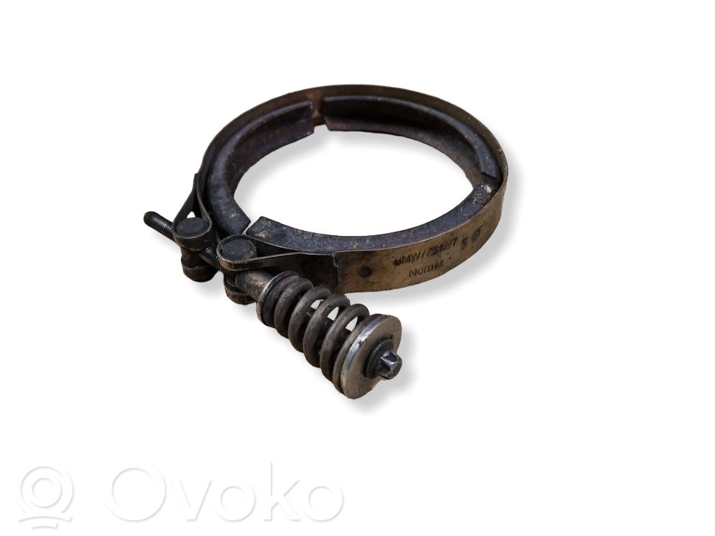 Muffler pipe connector clamp   7793677