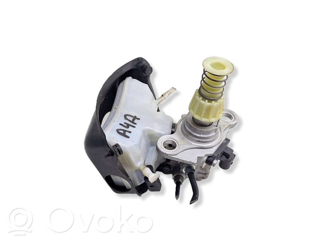 Audi A4 S4 B9 Główny cylinder hamulca 