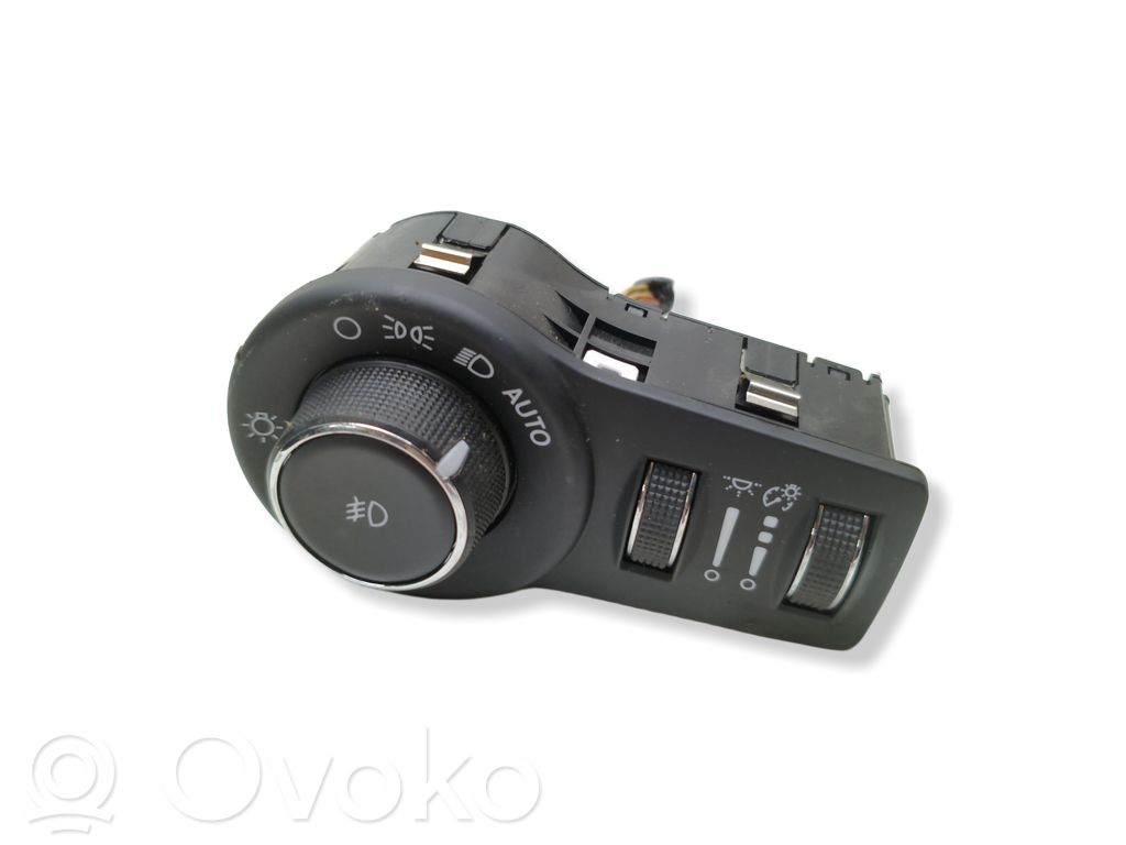 Lichtschalter   12624,120010493,P68154356AC2613