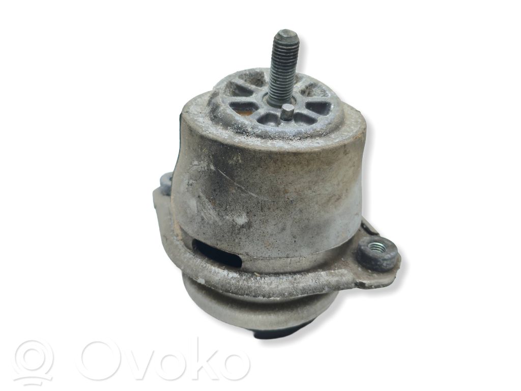 Porsche Cayenne (92A) Engine mount bracket 