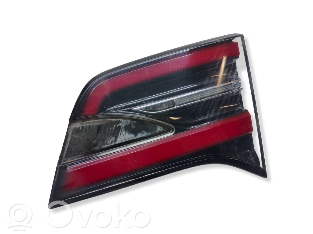 Tesla Model Y Takaluukun takavalot 