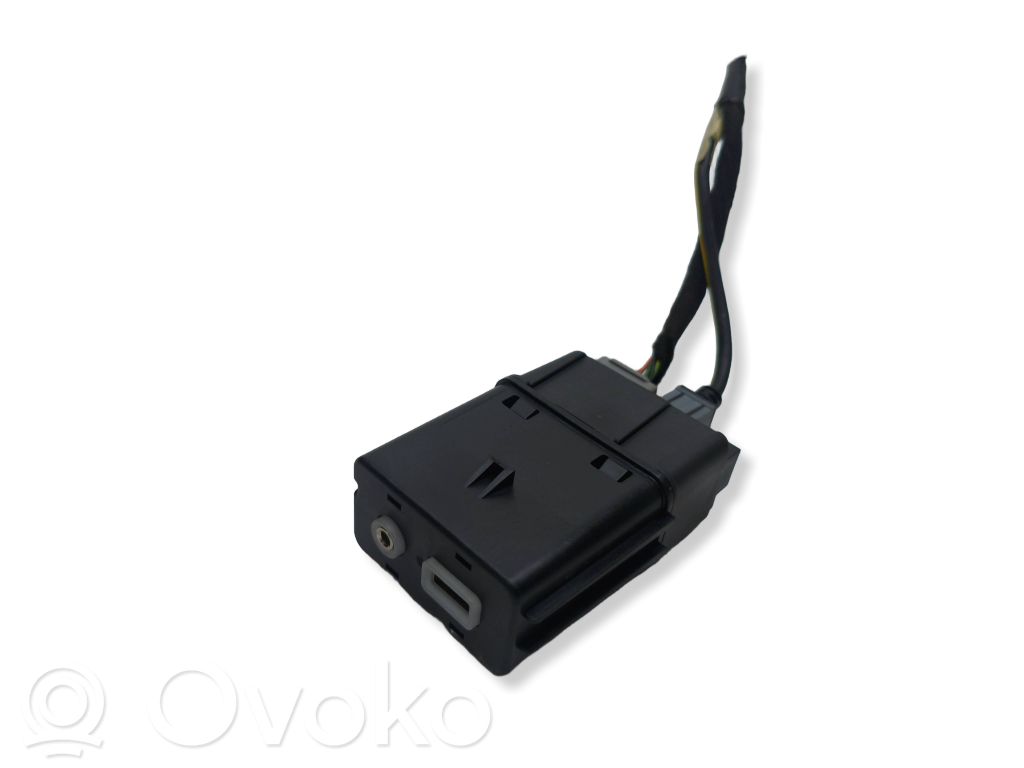 Разъем USB   68229840AA,53306591,30616510925,33242422