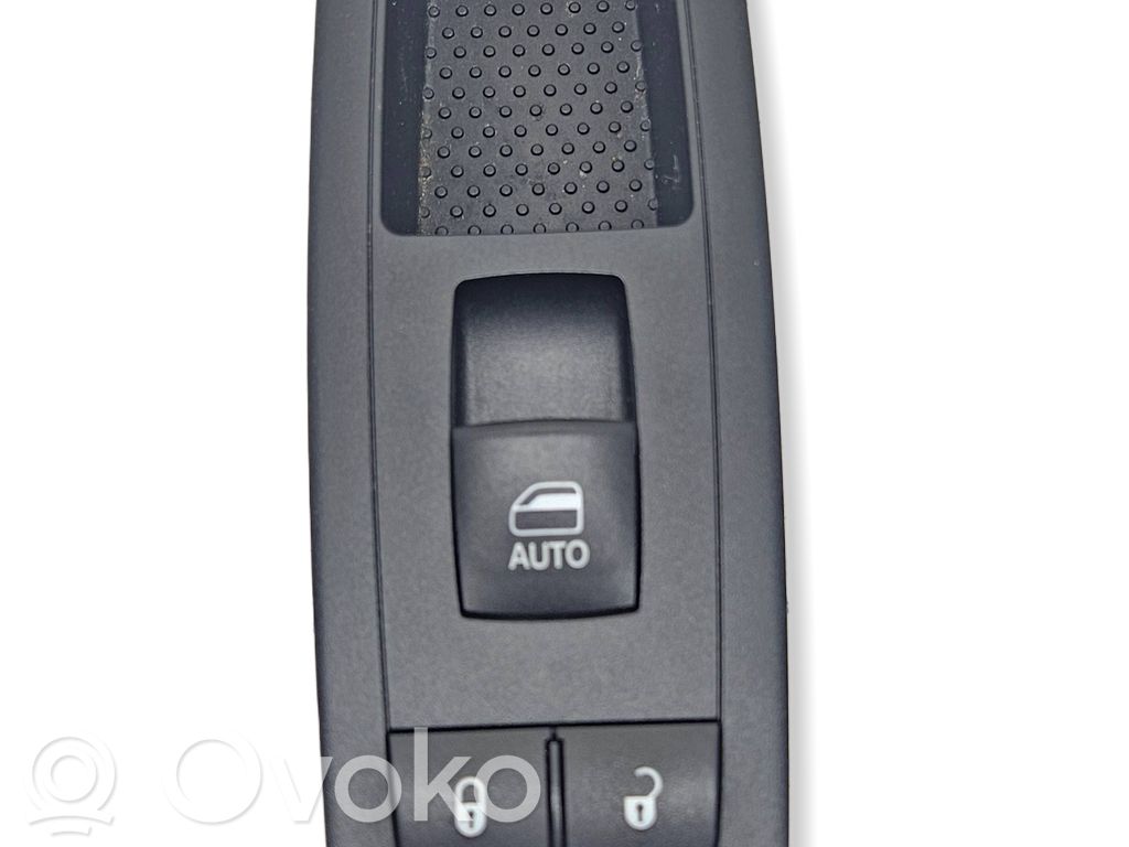 Jeep Grand Cherokee Radio/CD/DVD/GPS head unit 