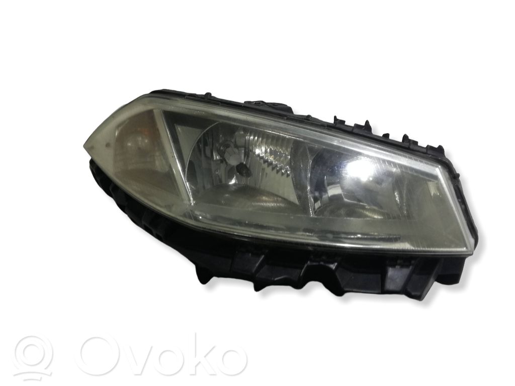 Renault Megane II Lampa przednia 