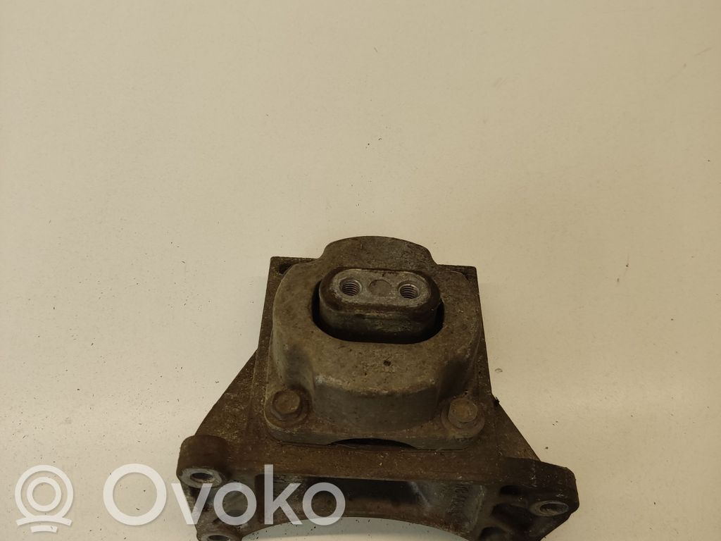 Chrysler 300 - 300C Gearbox mounting bracket 
