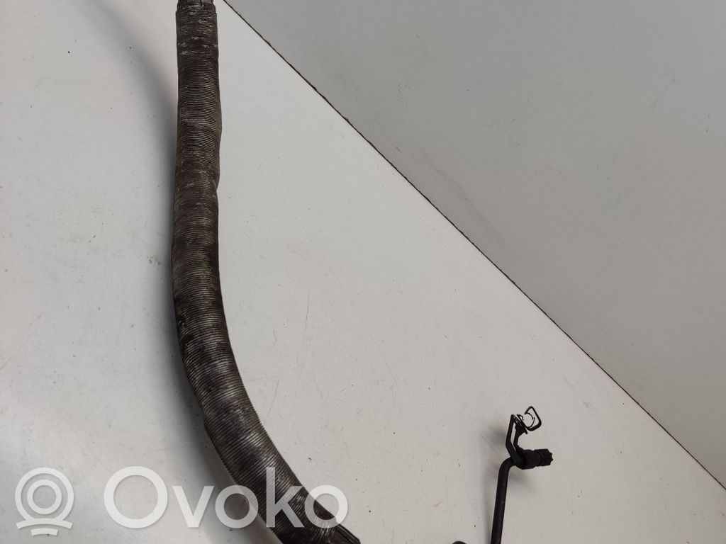 Ilmastointilaitteen putki (A/C)   8386000,64538386000