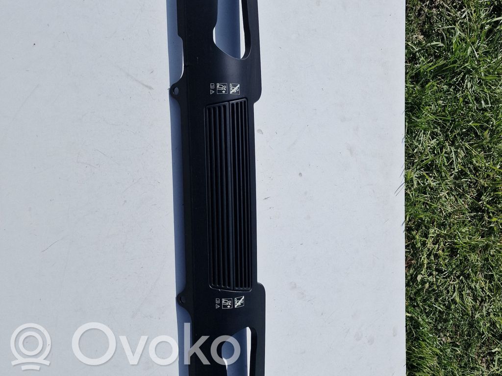 Aizmugurējā gaisa - ventilācijas reste   6962891,51466962891
